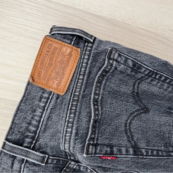 Levi’s women gray jeans - Picture 3 of 5